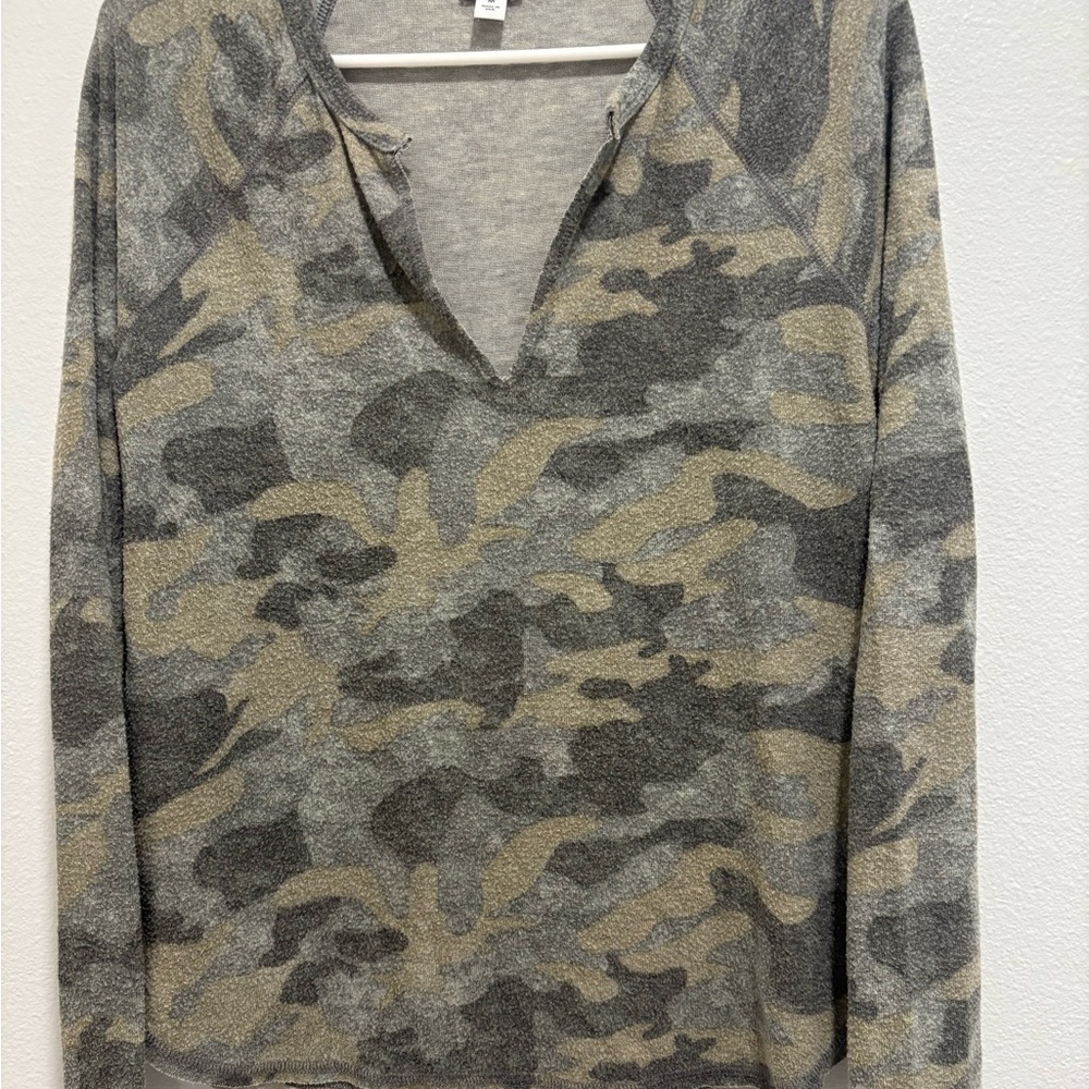 Peyton Jensen/Evereve Camo Long sleeve